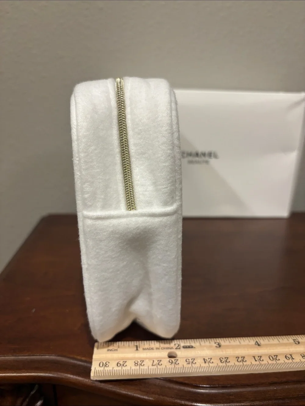 CHANEL Beauté White Cosmetic Makeup Pouch GWP Gold CC Zipper With Box